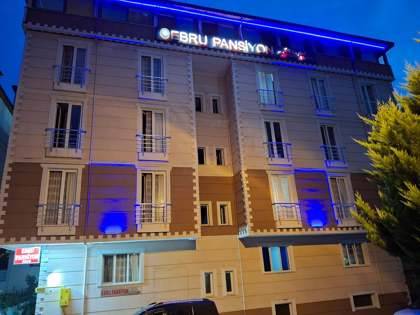 Ebru Pansiyon Gece Görünümü